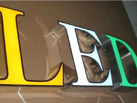 金门介绍LED招牌的基础知识。